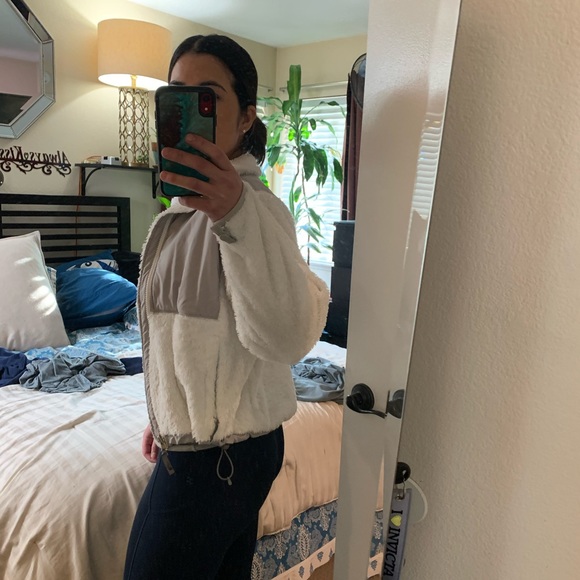 EUC The North Face Denali Jacket - Picture 5 of 15